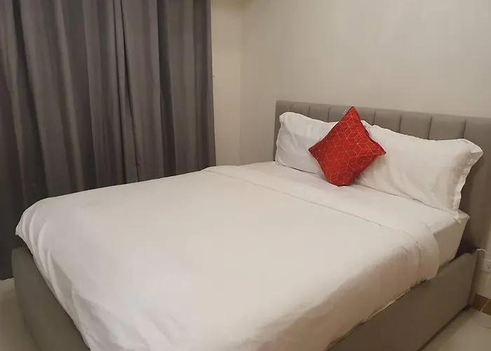 Red Makati-cozy Unit With Balcony Apartment