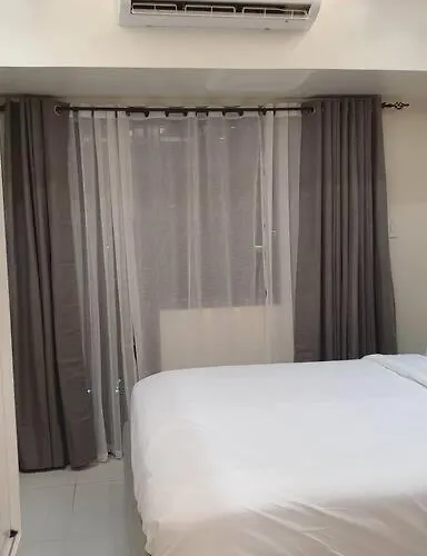 Red Makati-cozy Unit With Balcony Apartment *