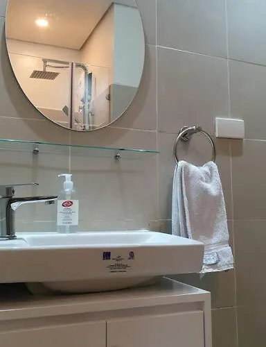 Red Makati-cozy Unit With Balcony Apartment