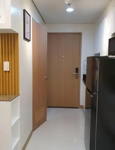 Red Makati-cozy Unit With Balcony *