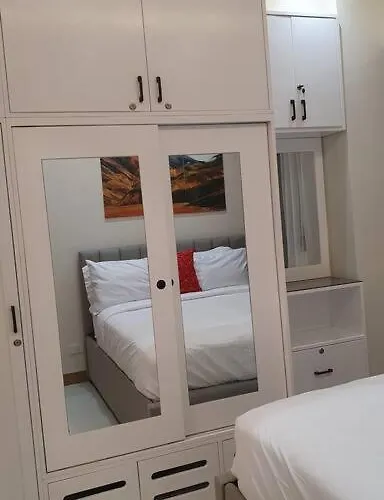 Apartment Red Makati-cozy Unit With Balcony