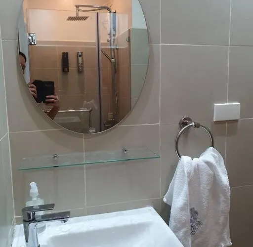 Apartment Red Makati-cozy Unit With Balcony *