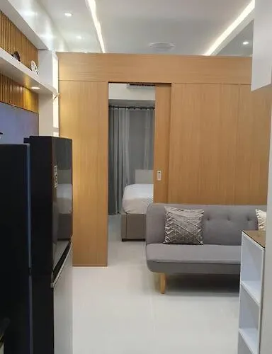 Red Makati-cozy Unit With Balcony Apartment