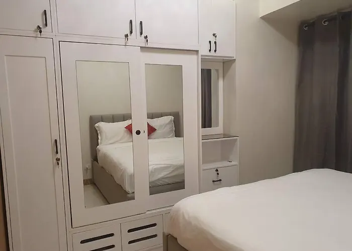 Red Makati-cozy Unit With Balcony Apartment *