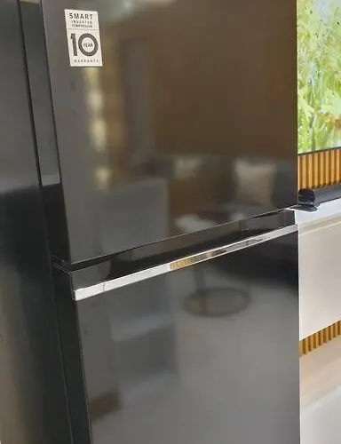 Red Makati-cozy Unit With Balcony
