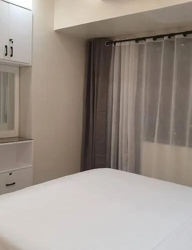 Apartment Red Makati-cozy Unit With Balcony *
