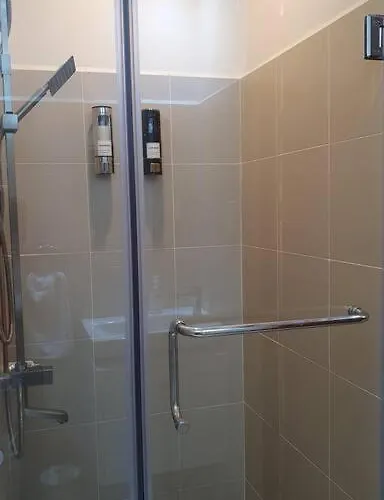 Red Makati-cozy Unit With Balcony * Manila