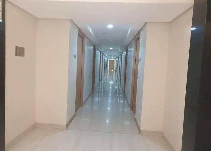 Red Makati-cozy Unit With Balcony Apartment