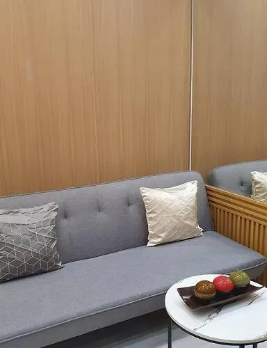 Red Makati-cozy Unit With Balcony Apartment *