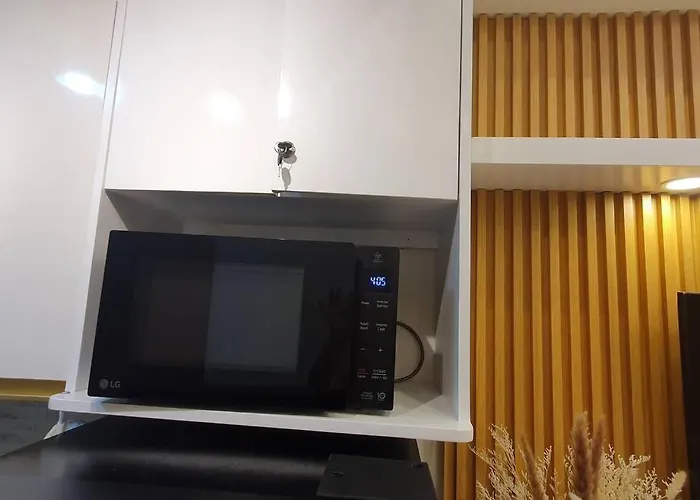 Apartment Red Makati-cozy Unit With Balcony