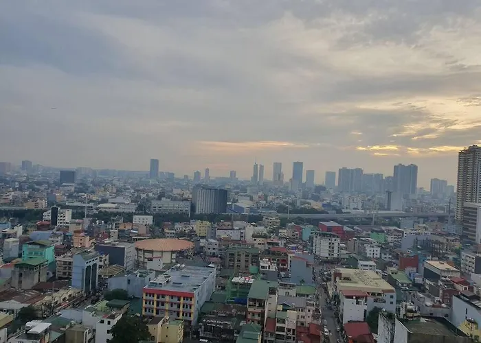 Red Makati-cozy Unit With Balcony Apartment