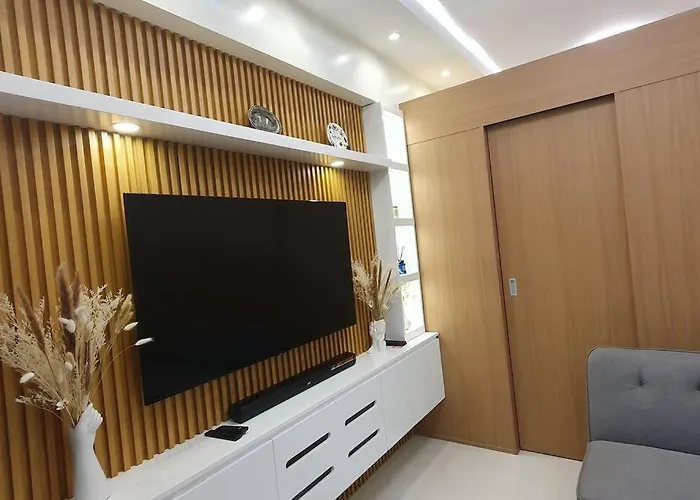 Red Makati-cozy Unit With Balcony Apartment Manila