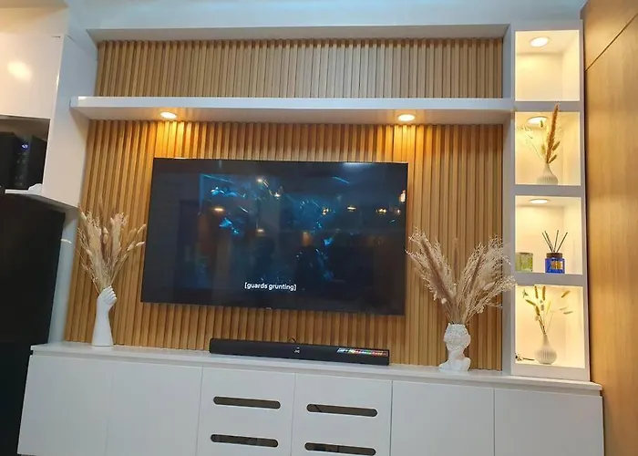 Red Makati-cozy Unit With Balcony *