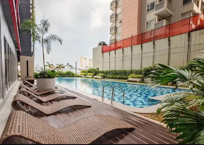 Apartment Red Makati-cozy Unit With Balcony