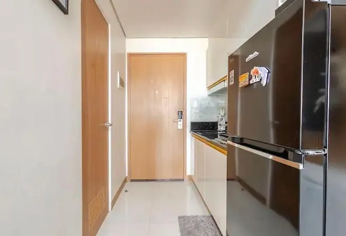 Red Makati-cozy Unit With Balcony Apartment